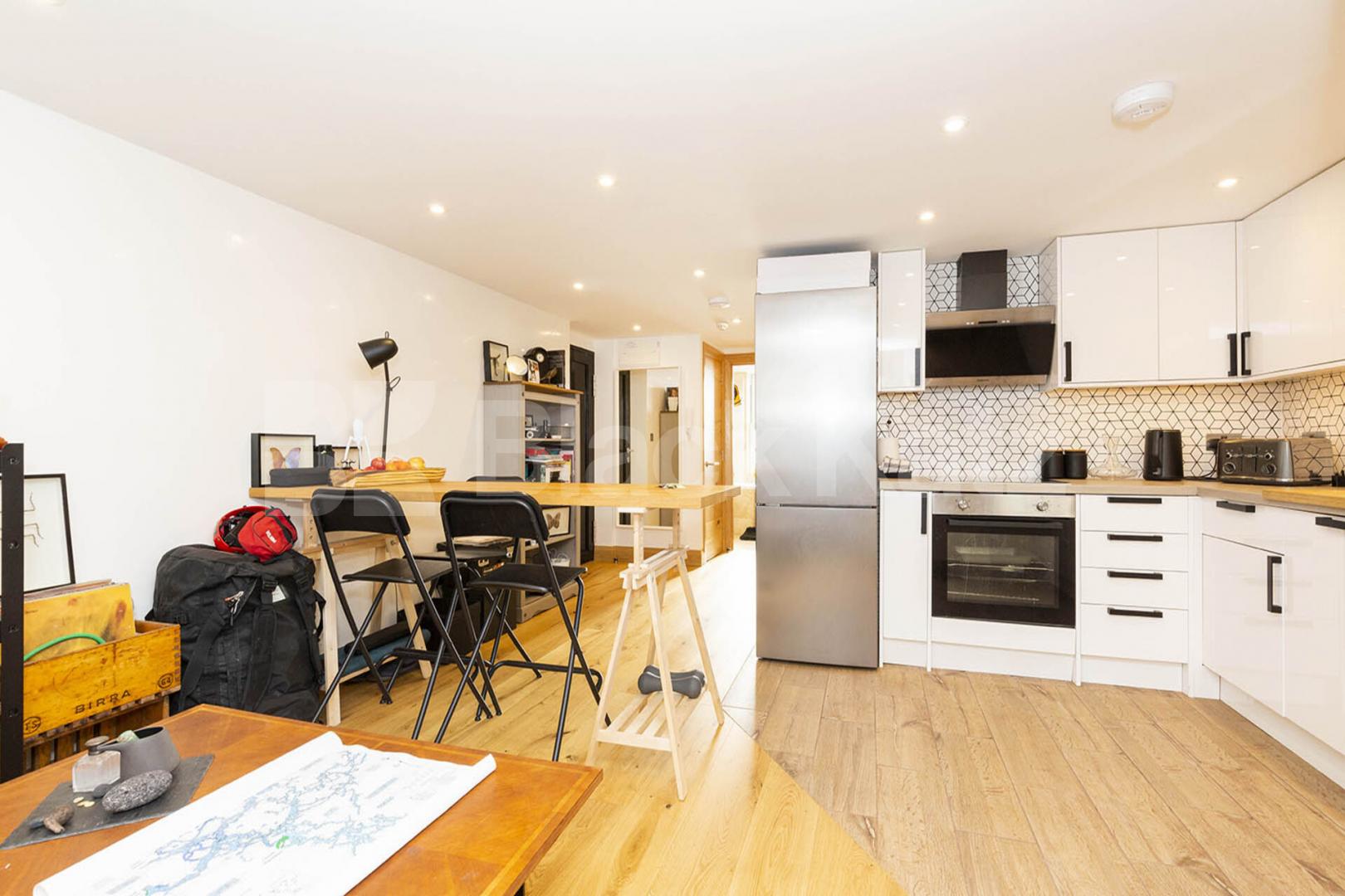 Newly refurbished 1 bedroom with large terrace located in Zone 1 Angel Chapel Market, Angel